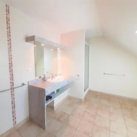 Luxueux Au Centre Du Village - Ancolie Apartament